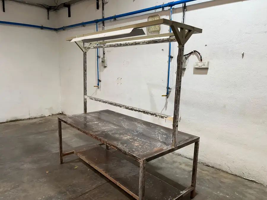Work bench and fixture station used for assembly