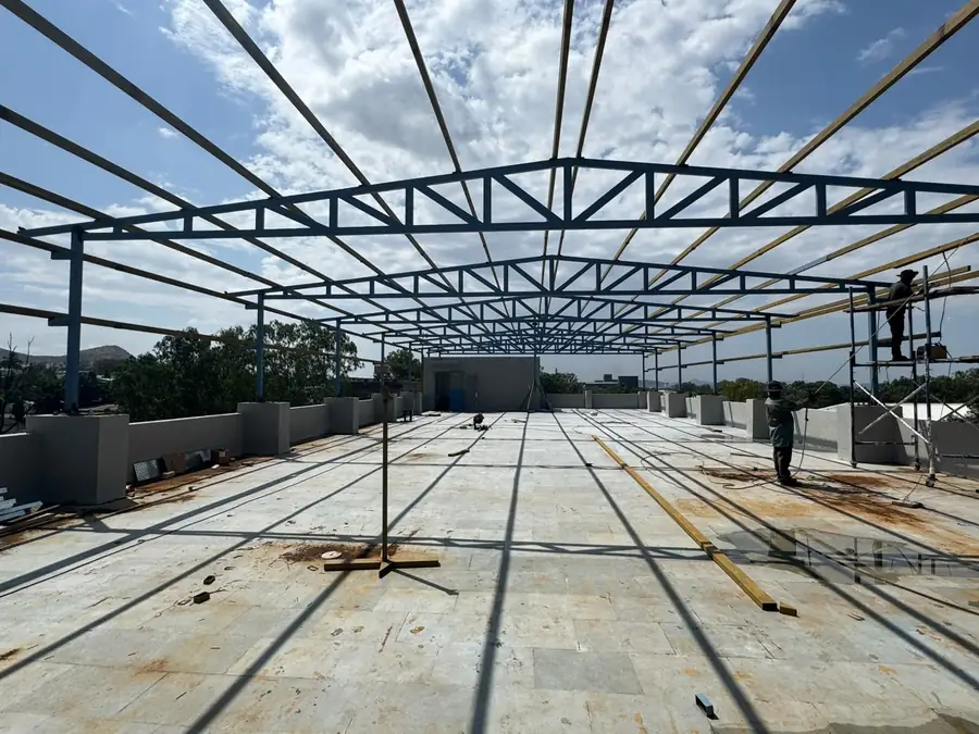 Wide-span shed roof frame fabricated and erected in Nashik